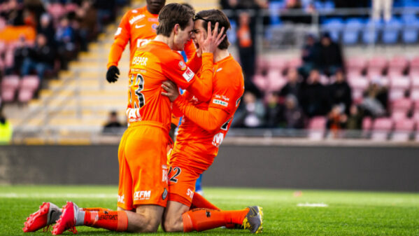 AFC slog Blåvitt i premiären