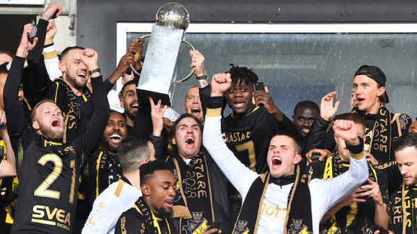 Bilder: AIK lyfte pokalen i Kalmar