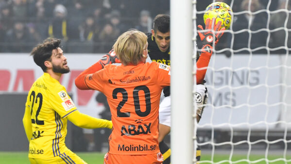 VIDEO: Guldstriden lever efter Eskelinens storspel