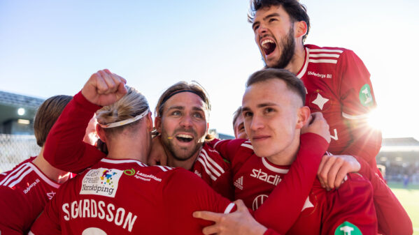 Peking till kvarten efter klar seger