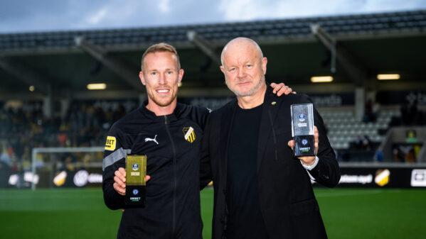 Football Friday får vinstpengar från Månadens Spelare och Tränare