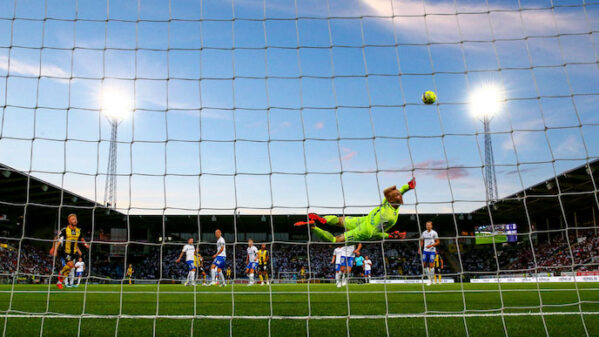 VIDEO: Mållöst i slutsålt toppmöte