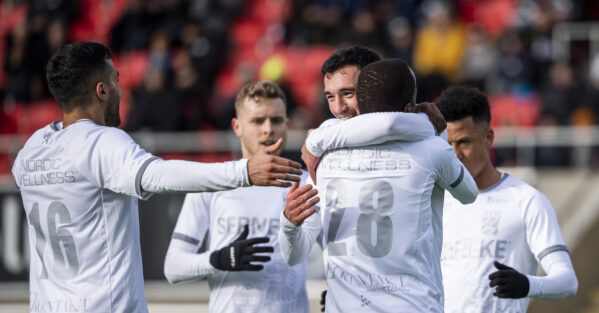 Blåvitt kopplar greppet i grupp 7