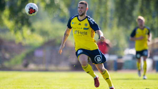 Dubbla provspelare hos Helsingborg